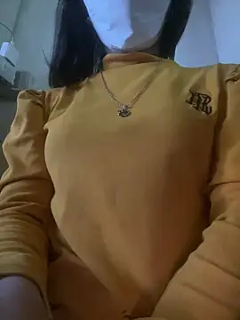 Snapshot of Tuongvy05 chatting on 12-19-24, 04:57 Tuongvy05 online show from 12-19-24, 04:57