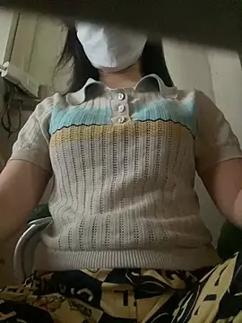 Snapshot of Tuongvy05 chatting on 03-04-25, 03:37 Tuongvy05 online show from 03-04-25, 03:37