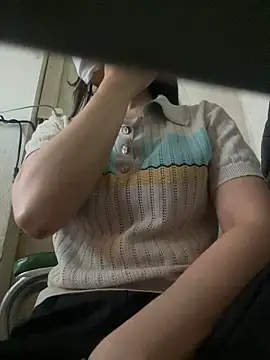 Snapshot of Tuongvy05 chatting on 03-07-25, 02:36 Tuongvy05 online show from 03-07-25, 02:36