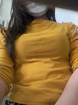 Snapshot of Tuongvy05 chatting on 03-12-25, 05:46 Tuongvy05 online show from 03-12-25, 05:46