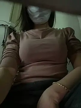Snapshot of Tuongvy05 chatting on 03-12-25, 05:28 Tuongvy05 online show from 03-12-25, 05:28