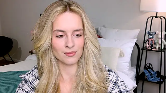 RozzitaBedberry online show from 09-26-25, 02:10