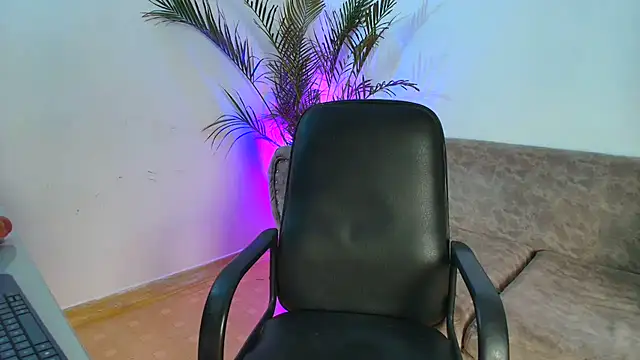 Susana hank2 online show from 11-19-25, 09:04