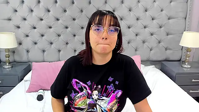 SamantaG online show from 01-18-25, 04:21