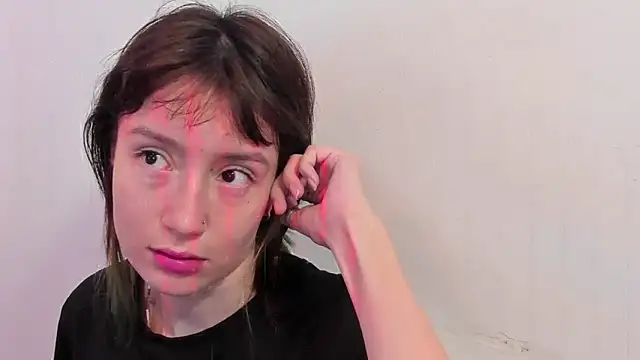 Snapshot of lizzy_davis_1 chatting on 01-19-25, 04:01 lizzy davis 1 online show from 01-19-25, 04:01