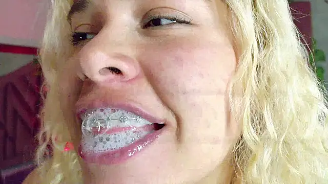 Haelycute online show from 02-28-26, 12:39