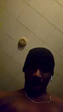 Snapshot of 007Giovani chatting on 01-12-26, 04:07 007Giovani online show from 01-12-26, 04:07