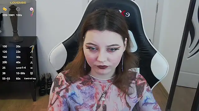 pretty little thing online show from 02-28-26, 04:19