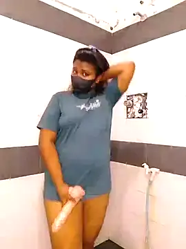 Snapshot of Sexy--queen1 chatting on 03-06-25, 01:24 Sexy--queen1 online show from 03-06-25, 01:24