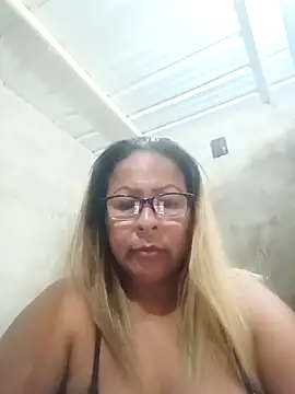Snapshot of Afroditabichota chatting on 03-19-25, 12:15 Afroditabichota online show from 03-19-25, 12:15