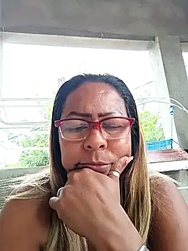 Snapshot of Afroditabichota chatting on 03-20-25, 09:35 Afroditabichota online show from 03-20-25, 09:35