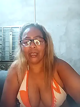 Snapshot of Afroditabichota chatting on 09-26-25, 03:54 Afroditabichota online show from 09-26-25, 03:54