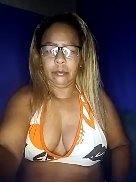 Snapshot of Afroditabichota chatting on 10-19-25, 10:49 Afroditabichota online show from 10-19-25, 10:49
