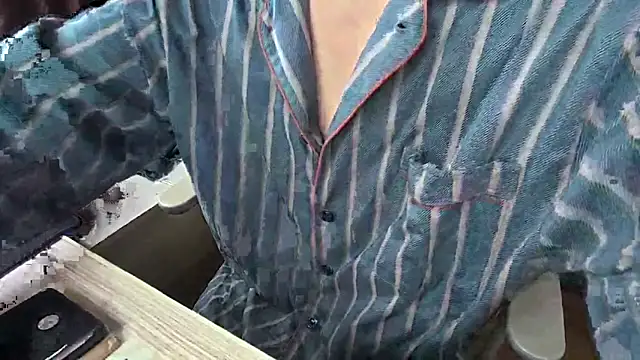 Snapshot of YunheLEE chatting on 12-23-25, 08:01 YunheLEE online show from 12-23-25, 08:01