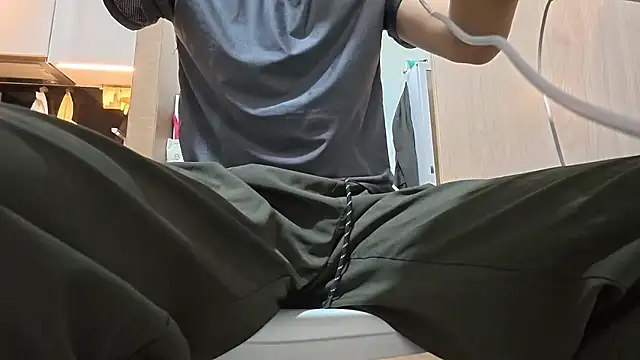 Snapshot of YunheLEE chatting on 01-15-26, 01:05 YunheLEE online show from 01-15-26, 01:05