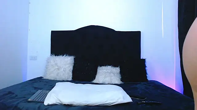 Snapshot of Jennifer_Louisee chatting on 12-12-24, 04:15 Jennifer Louisee online show from 12-12-24, 04:15