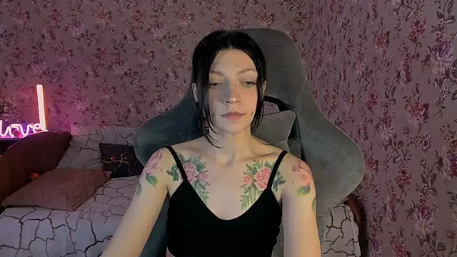 Lolly Haze online show from 11-13-25, 04:00