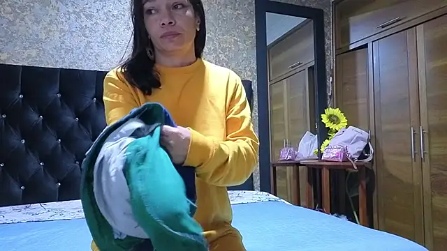 emma xuee online show from 10-13-25, 10:15