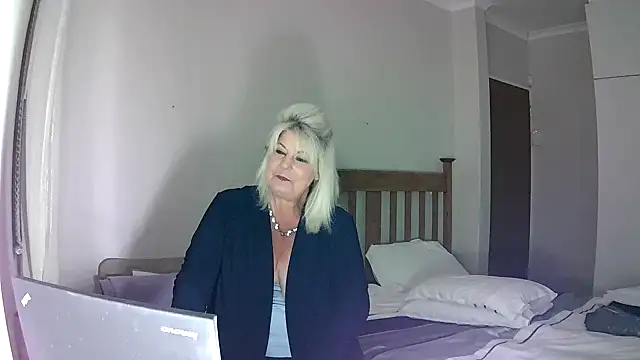 Miahotmilf online show from 12-18-24, 08:25