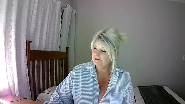 Miahotmilf online show from 01-05-25, 12:31