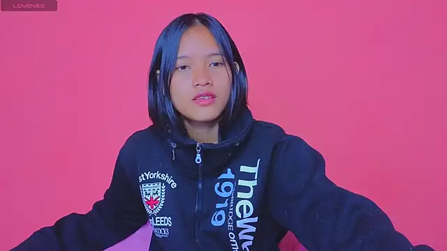 Natsu   online show from 12-11-24, 01:05