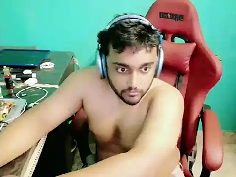 Snapshot of telugu_boy_ chatting on 10-18-25, 04:15 telugu boy online show from 10-18-25, 04:15