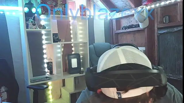 Snapshot of OnlyBlazexx chatting on 01-09-26, 03:20 OnlyBlazexx online show from 01-09-26, 03:20