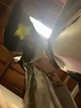 Snapshot of bighung1990 chatting on 10-20-25, 07:36 bighung1990 online show from 10-20-25, 07:36