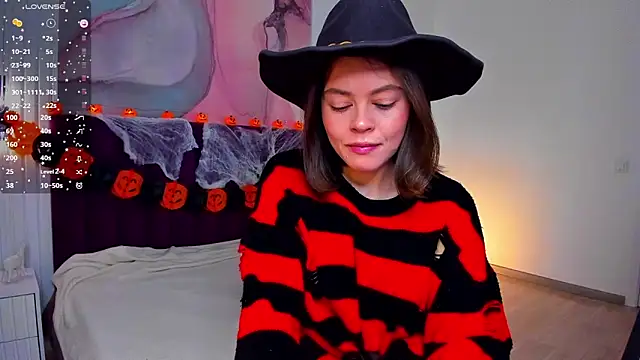 Kelly Cuutie online show from 10-24-25, 01:24