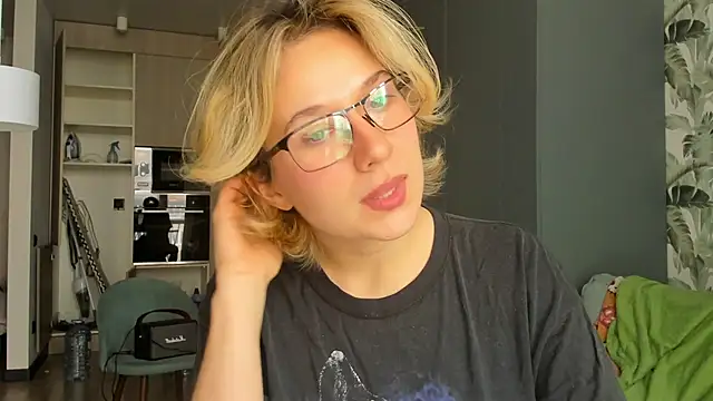 Lilith lutherlow online show from 01-16-26, 12:42