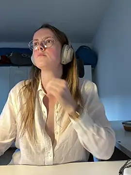 Snapshot of squirty_flirty chatting on 02-05-25, 03:20 squirty flirty online show from 02-05-25, 03:20