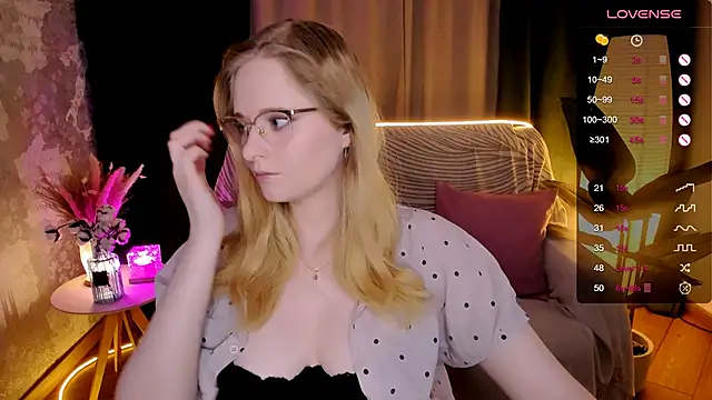 Aemilia  online show from 11-04-25, 08:35