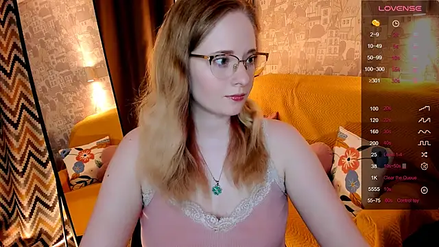 Snapshot of Aemilia_ chatting on 06-09-26, 08:15 Aemilia online show from 06-09-26, 08:15