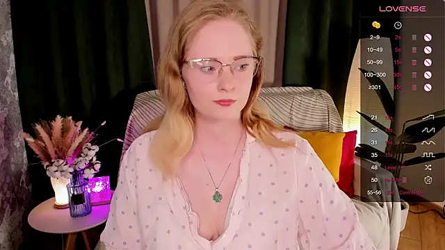 Snapshot of Aemilia_ chatting on 06-11-26, 08:23 Aemilia online show from 06-11-26, 08:23