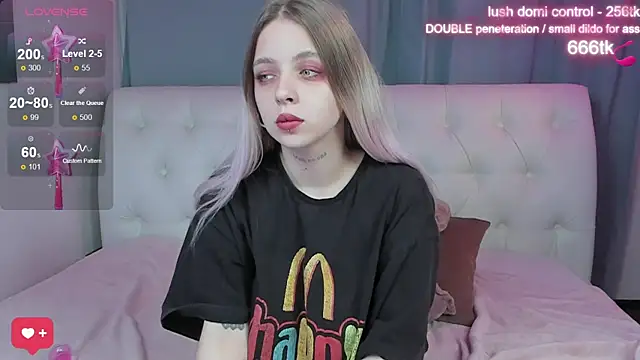 Alice Halle online show from 10-20-25, 02:45