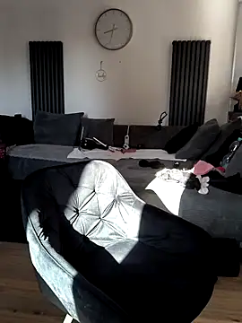 Linalicious online show from 04-27-26, 06:33