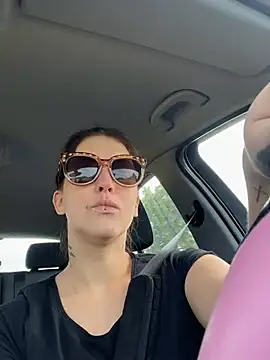 Snapshot of Linalicious chatting on 06-17-26, 05:43 Linalicious online show from 06-17-26, 05:43