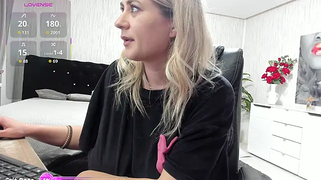 Snapshot of KattyeFox chatting on 11-15-25, 10:26 KattyeFox online show from 11-15-25, 10:26