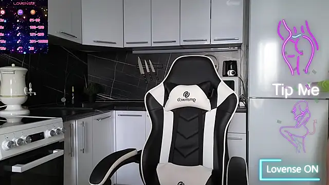 Strip-Lady online show from 03-08-25, 02:45