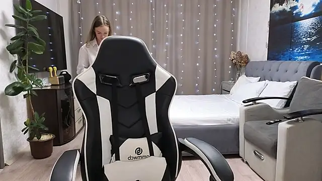 Snapshot of Strip-Lady chatting on 02-20-26, 01:33 Strip-Lady online show from 02-20-26, 01:33