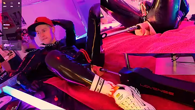 Snapshot of Fuc71 chatting on 01-26-25, 08:23 Fuc71 online show from 01-26-25, 08:23