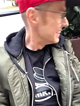 Snapshot of Fuc71 chatting on 09-22-25, 04:42 Fuc71 online show from 09-22-25, 04:42