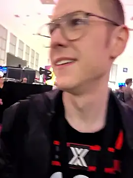 Snapshot of Fuc71 chatting on 09-27-25, 11:04 Fuc71 online show from 09-27-25, 11:04