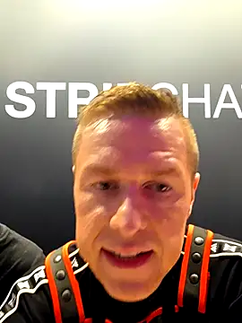 Snapshot of Fuc71 chatting on 09-28-25, 09:36 Fuc71 online show from 09-28-25, 09:36