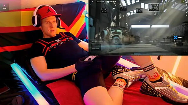 Snapshot of Fuc71 chatting on 10-20-25, 01:55 Fuc71 online show from 10-20-25, 01:55