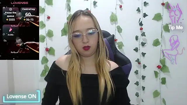 Snapshot of Liaroberts1 chatting on 02-04-26, 02:39 Liaroberts1 online show from 02-04-26, 02:39