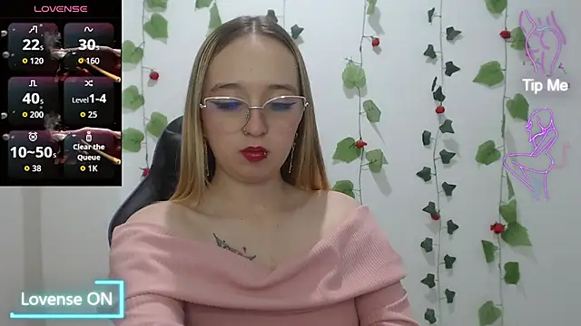 Snapshot of Liaroberts1 chatting on 02-06-26, 02:38 Liaroberts1 online show from 02-06-26, 02:38