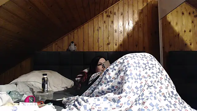 BoeseMoni1998 online show from 10-26-25, 08:48