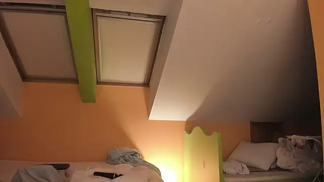 GoodGirll2133 online show from 02-10-25, 09:47