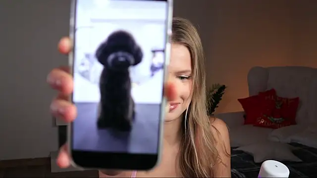 ella twinkl online show from 12-04-25, 06:38